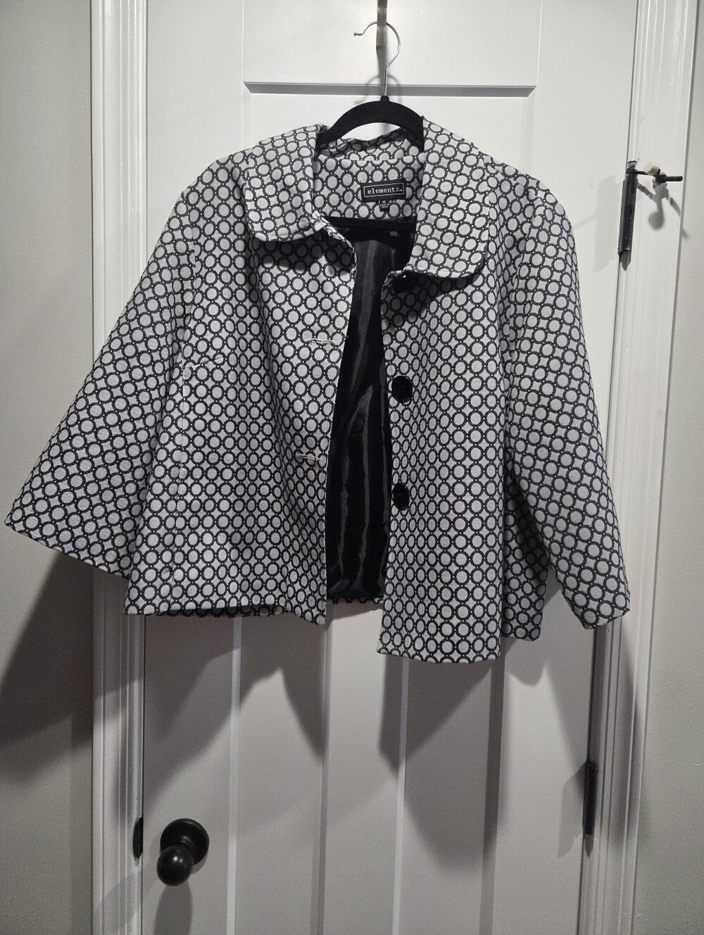 Elementz Size Xl  Black & White Patterned Cropped Jacket